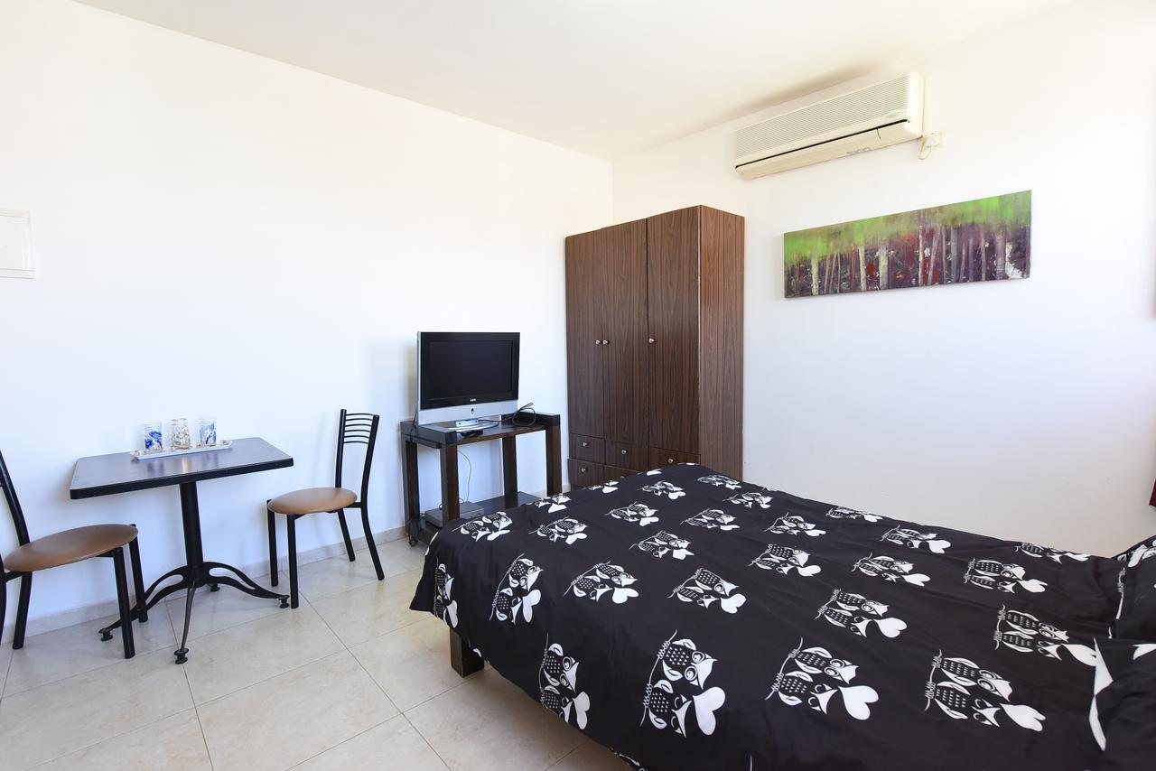Flintstone Guest house Eilat
